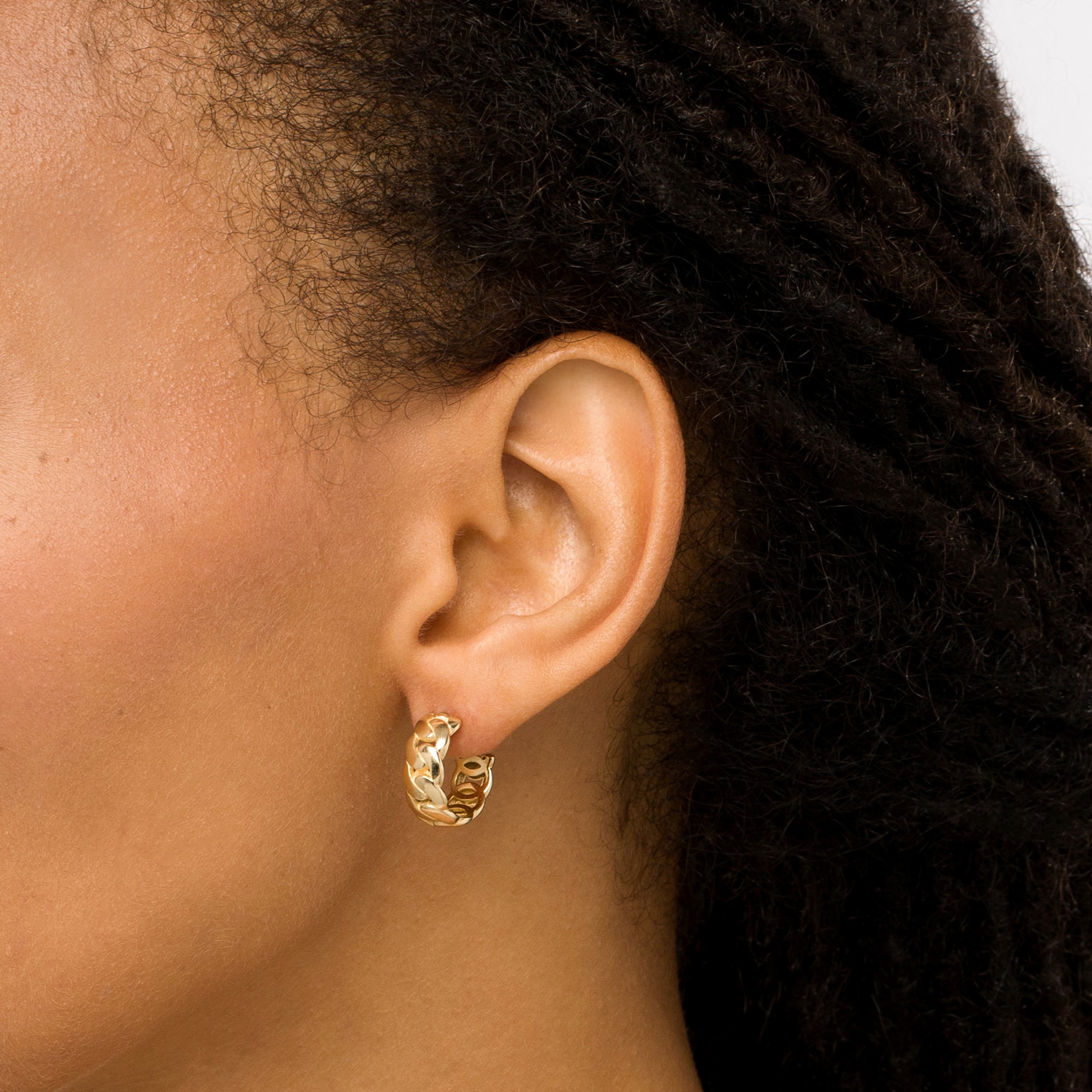 15.0mm Curb Link J-Hoop Earrings in 10K Gold | Zales Outlet